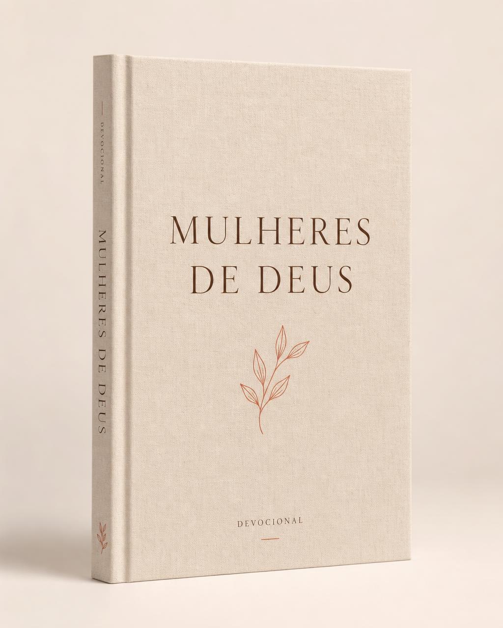 Mockup da capa do devocional Mulheres de Deus em linho cor areia com tipografia serif